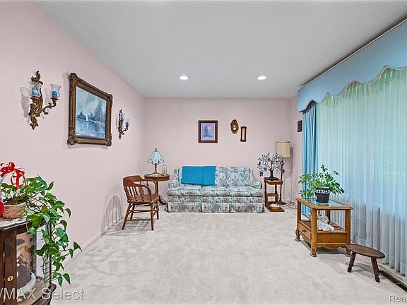 5th image of 5040 Cedardale Ln