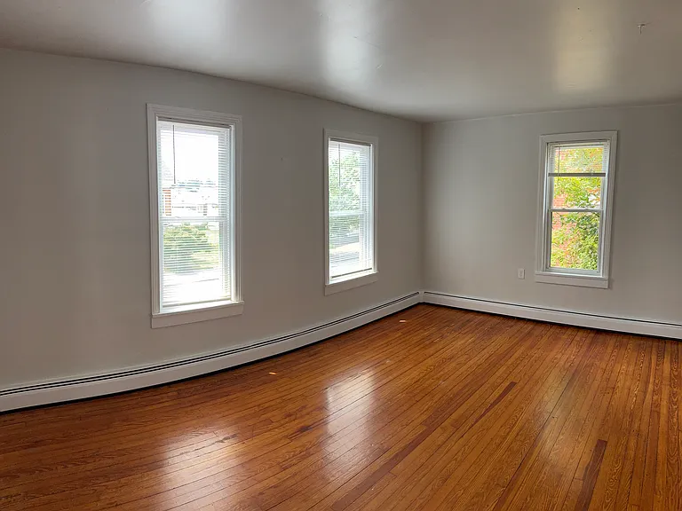 225 W Main St Apt 4 — Photo 2