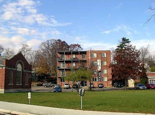 1st image of 400 Hillside Ct APT 6