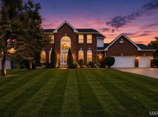 800 Dunbarton Dr, Weldon Spring, MO 63304