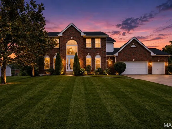 800 Dunbarton Dr, Weldon Spring, MO 63304