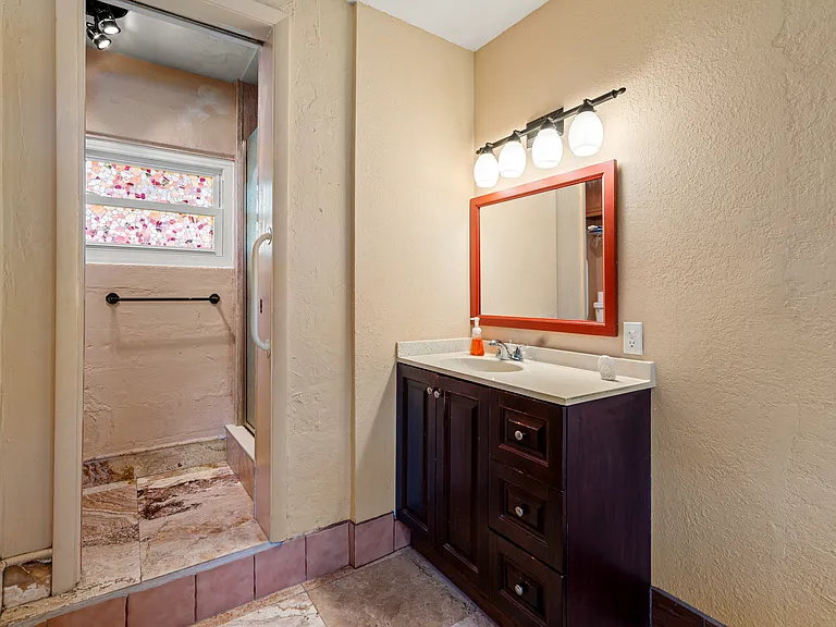 5709 Lake Le Clare Rd — Photo 10