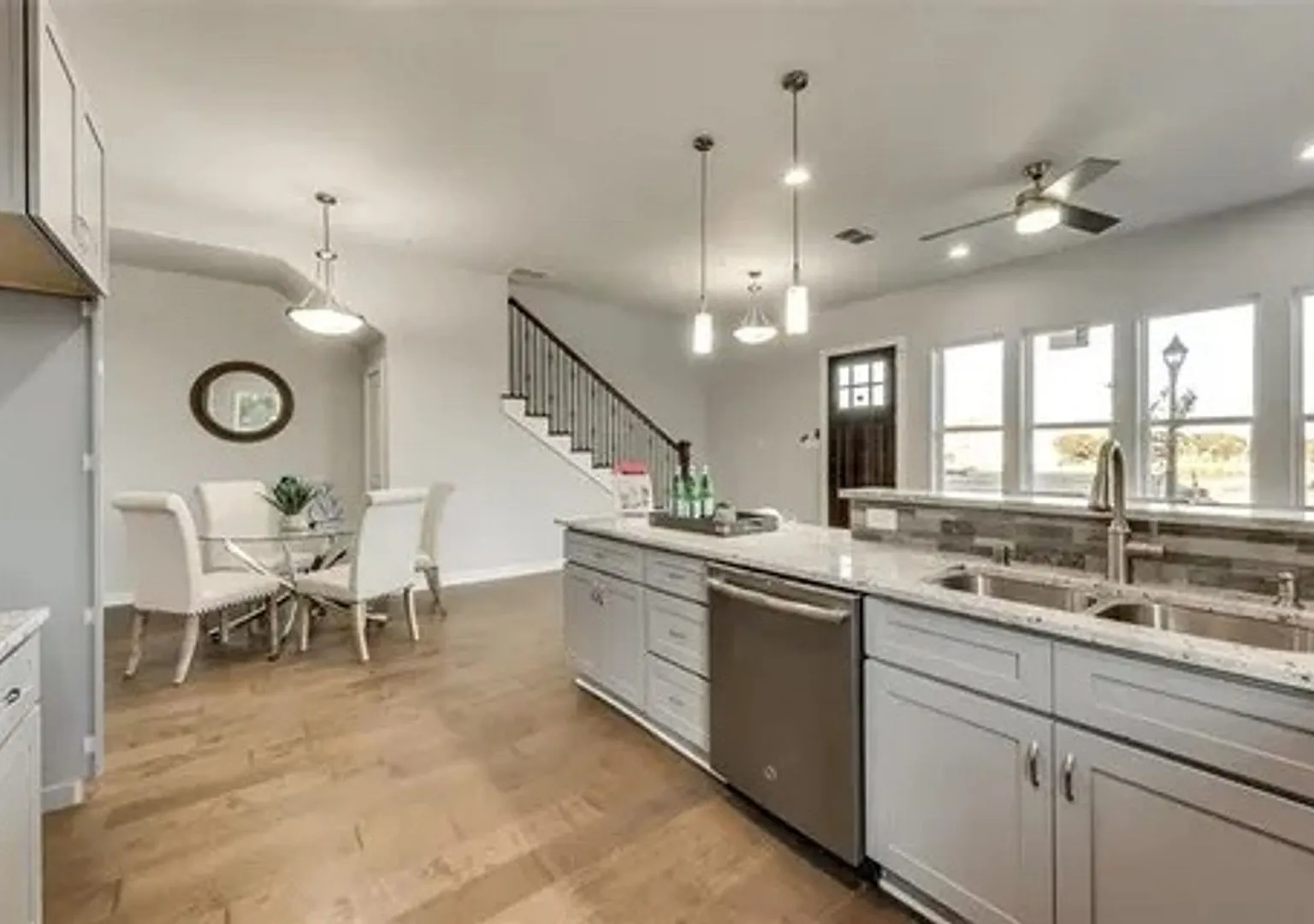Charming 4BR Townhome in Frisco — Photo 3