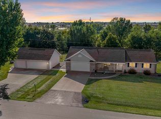 N1937 Farrell Rd, Kaukauna, WI 54130