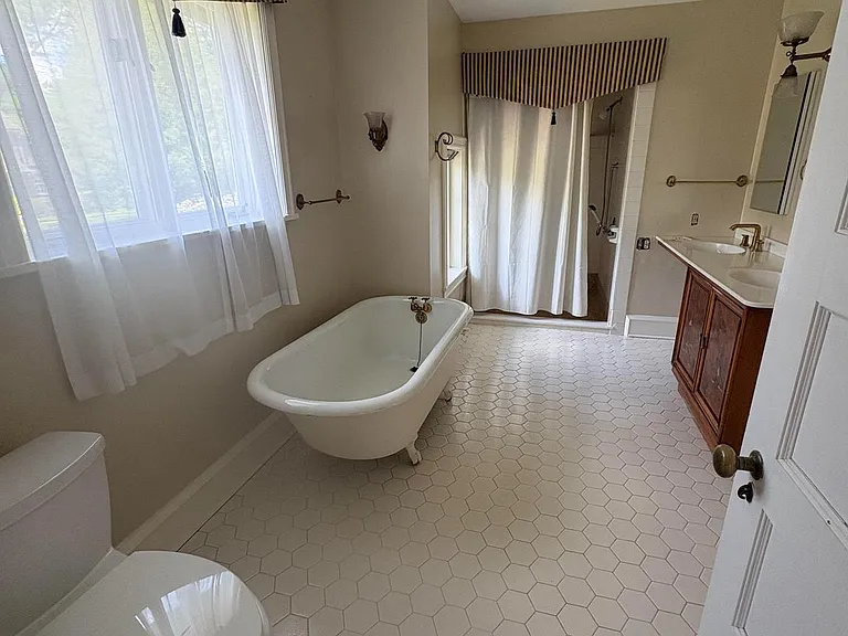 490 Bancroft Rd — Photo 24