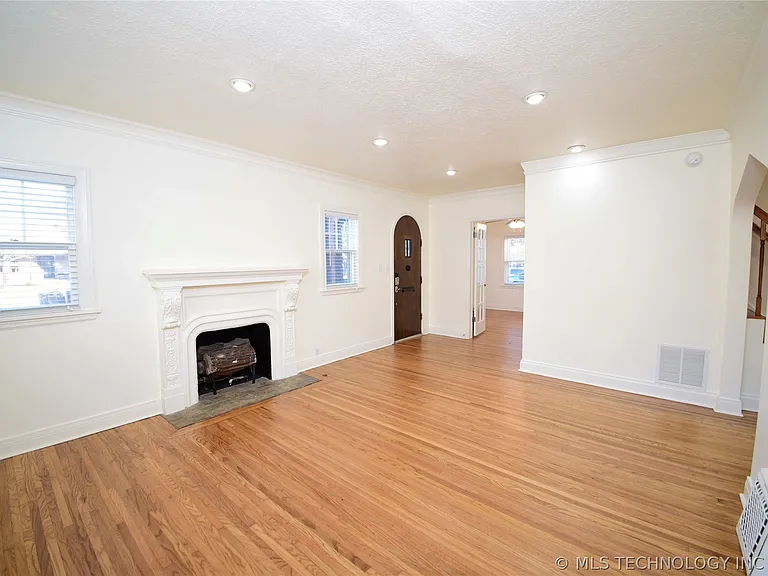 1740 S Yorktown Ave — Photo 5