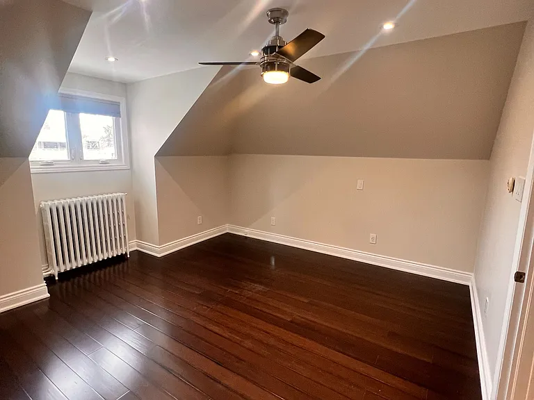 900 Avenue Rd #3 — Photo 25