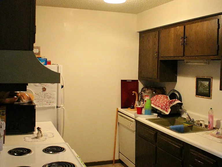 1112 Langley Rd — Photo 4