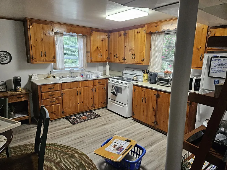 107 Pineland Dr — Photo 2