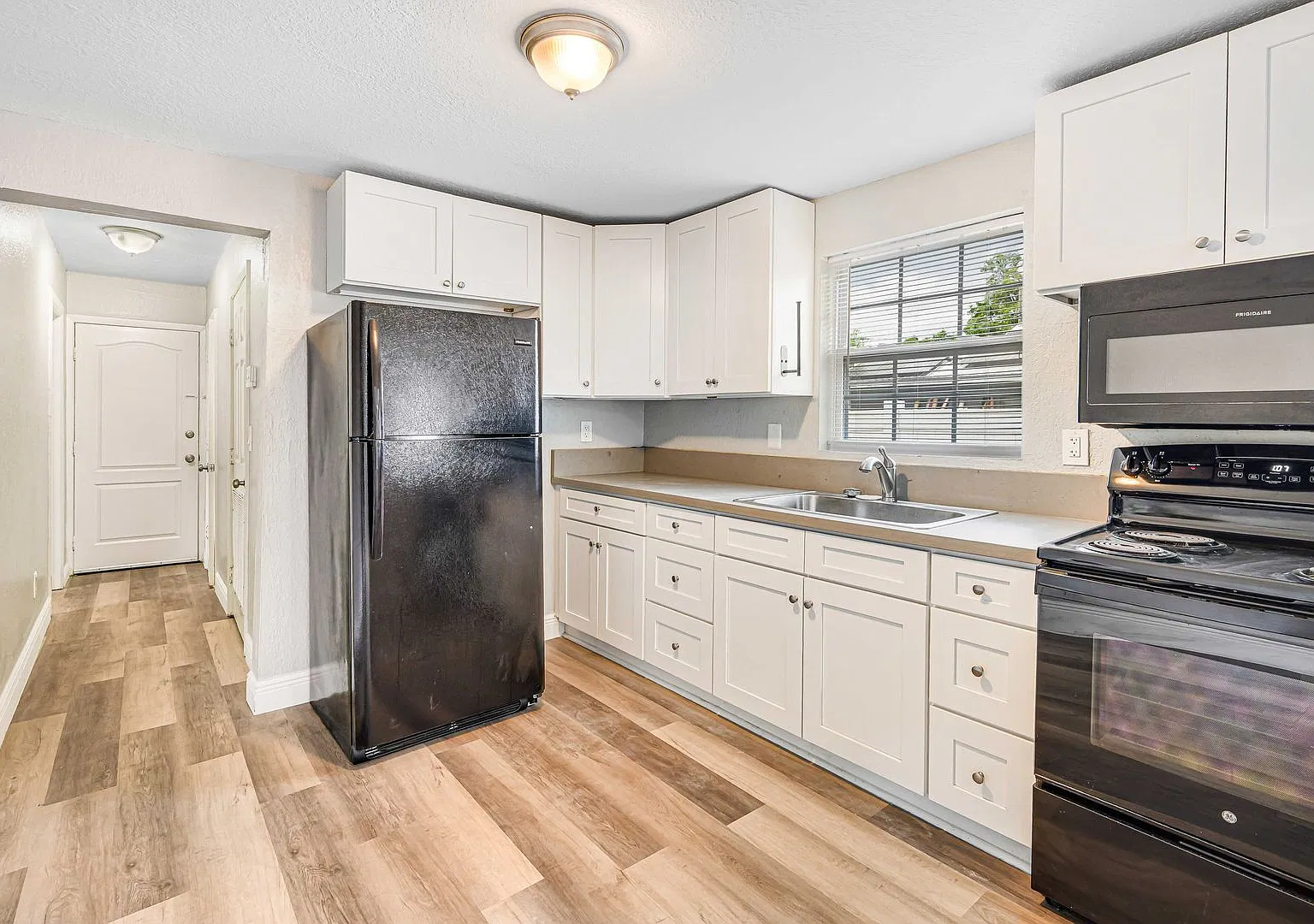 Charming 3-Bedroom Home with Renovated Interior & Large Fenced Backyard Pet Friendly! — Photo 3