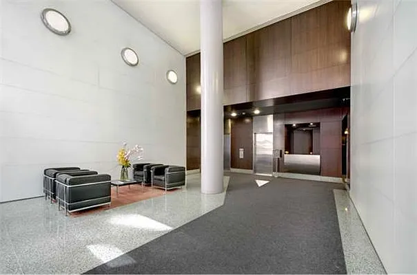 Sold by R New York | media 29