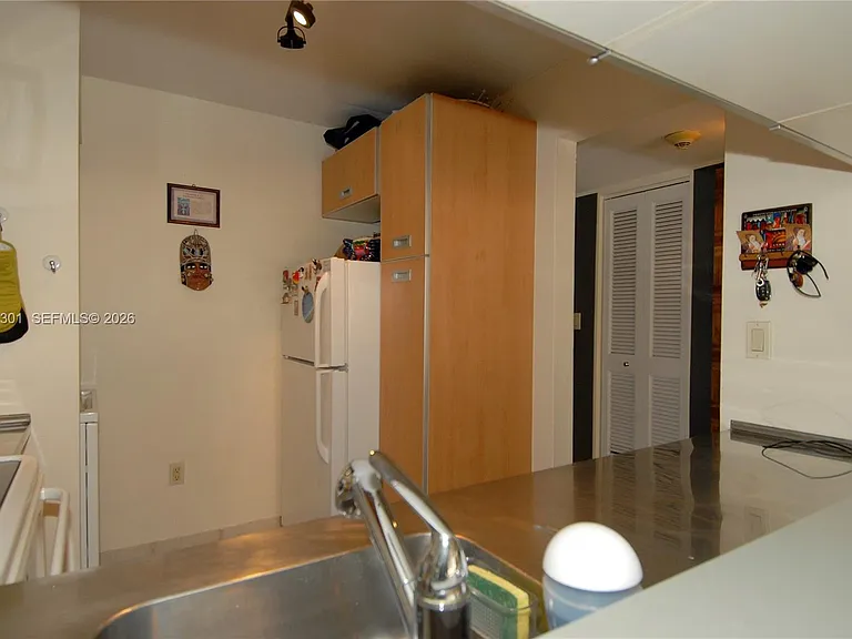 600 NE 36th St #1212 — Photo 9