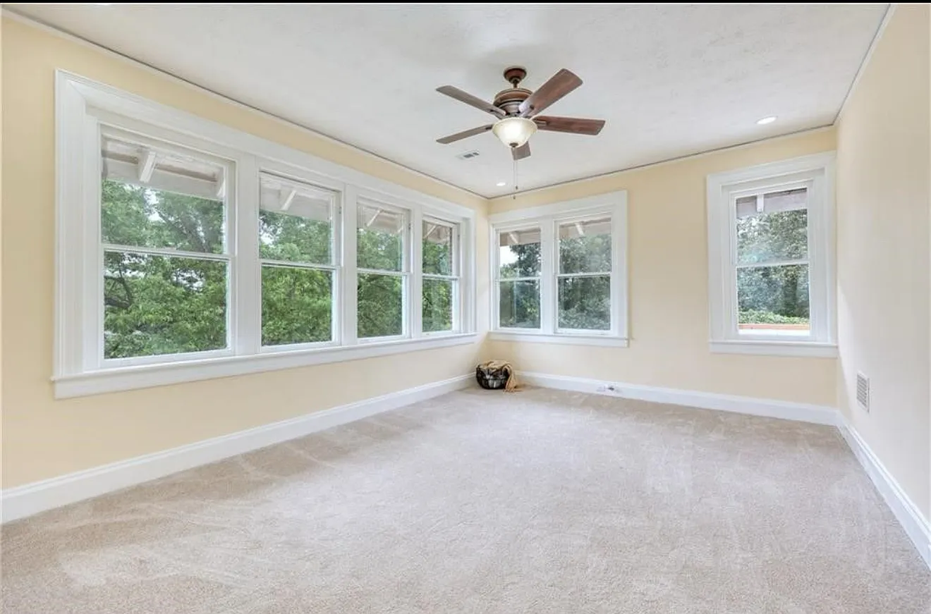 2901 Summerville Rd — Photo 1