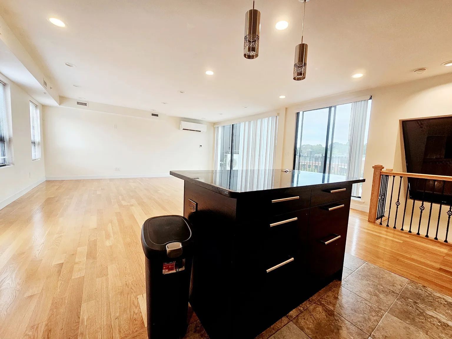 1616 Beacon St — Photo 3