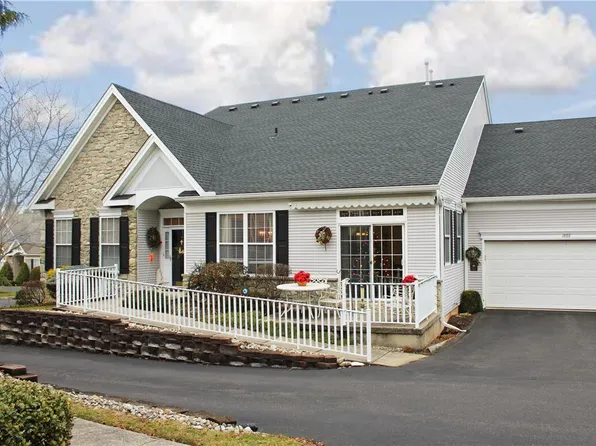 1888 Gregory Pl, Hellertown, PA 18055