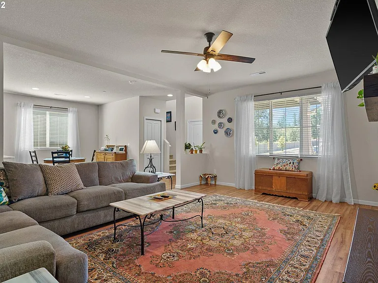 7416 N 93rd Ave — Photo 4