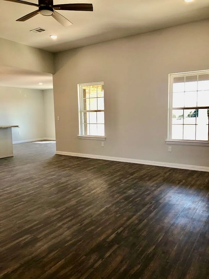 Spacious 3/2 in Durant School District — Photo 2