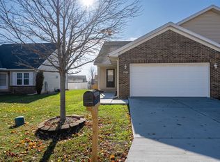 2702 Westbrook Dr, Bloomington, IL 61705