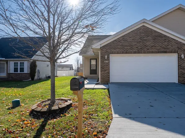 2702 Westbrook Dr, Bloomington, IL 61705