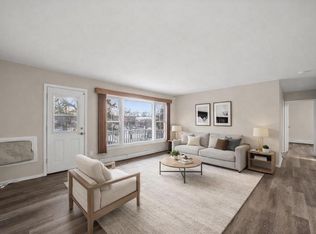 502 Laurel Lake Rd APT 5, Mequon, WI 53092