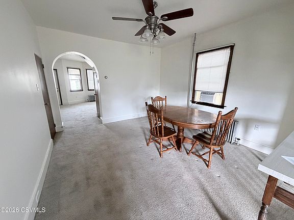 5th image of 130 Iron St