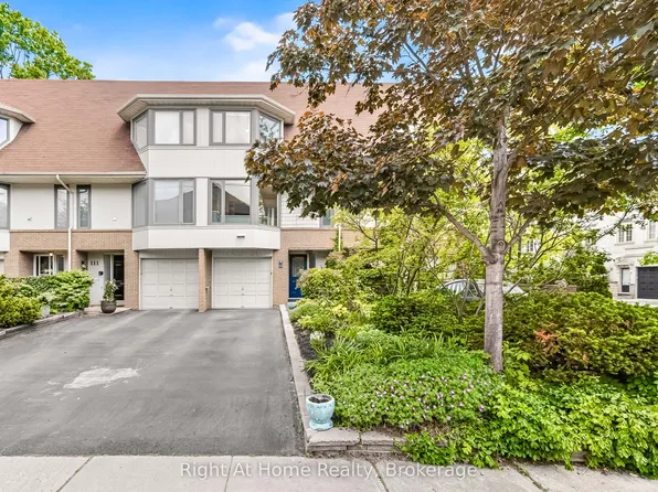 109 Brant St, Oakville, ON L6K 2Z7