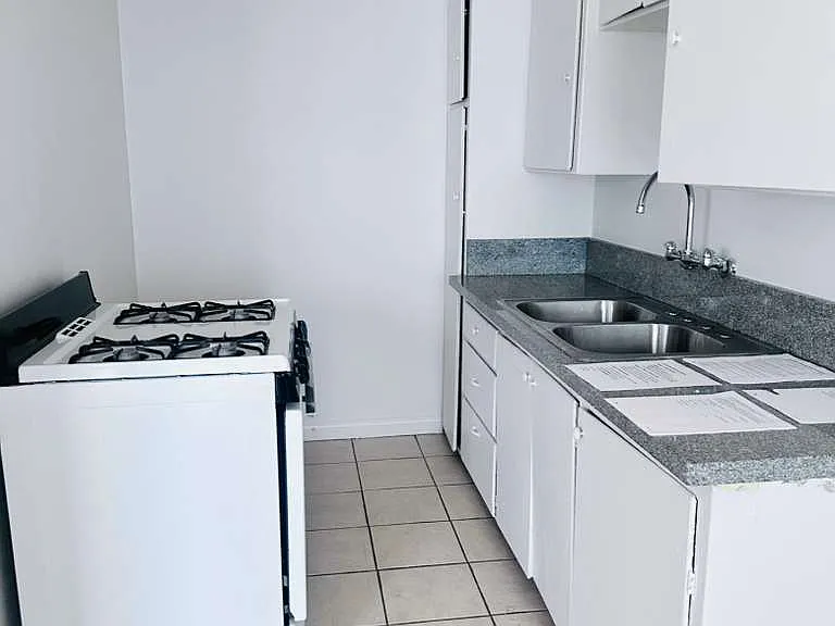 1868 Locust Ave #5 — Photo 2