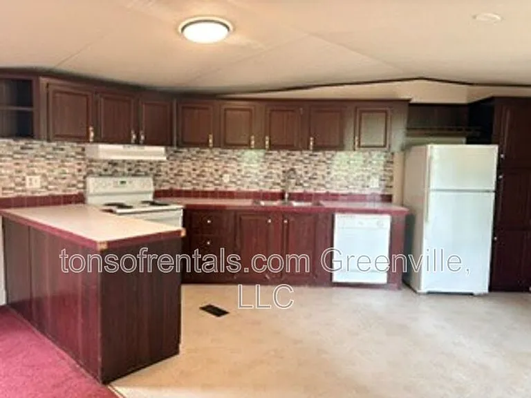 255 Pine Dr — Photo 6