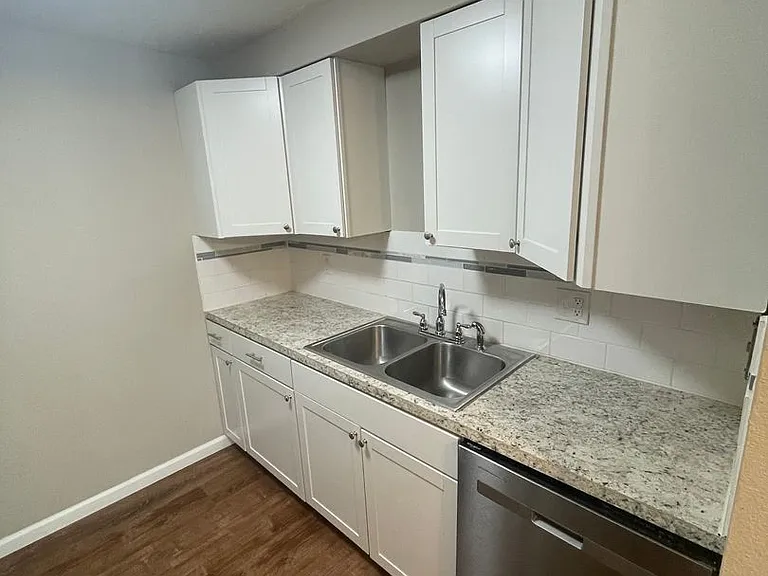 Whitman Park Apartments — Photo 15