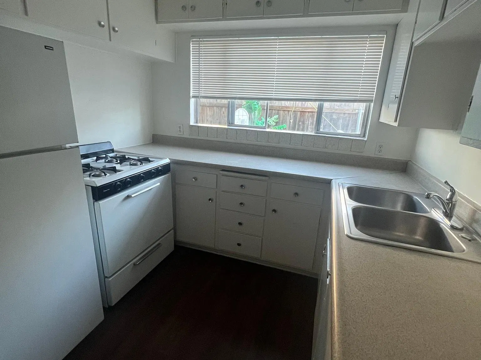 2 bed, 1000 sqft, $2,695 — Photo 3