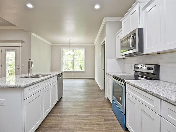 4th image of 18 W Elvendon Dr