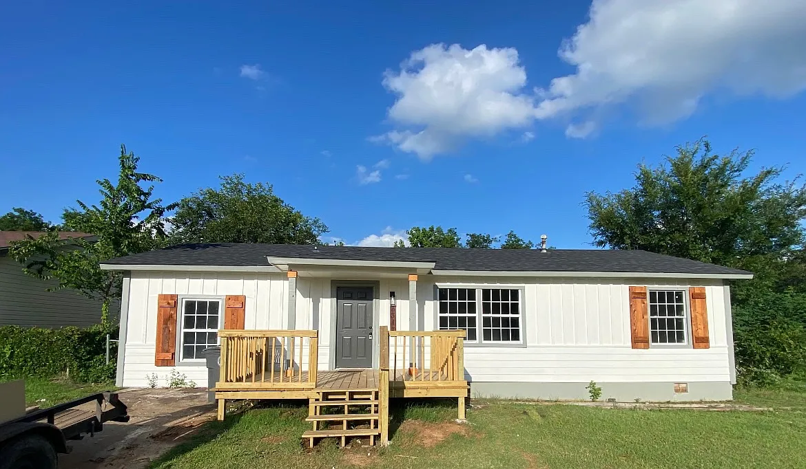 4 bed, 1100 sqft, $1,250 — Photo 1