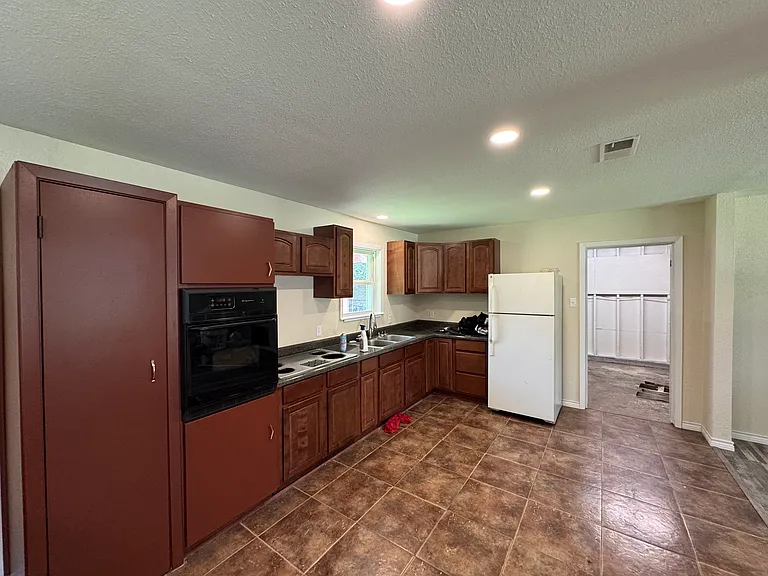 250 Triangle Dr — Photo 10