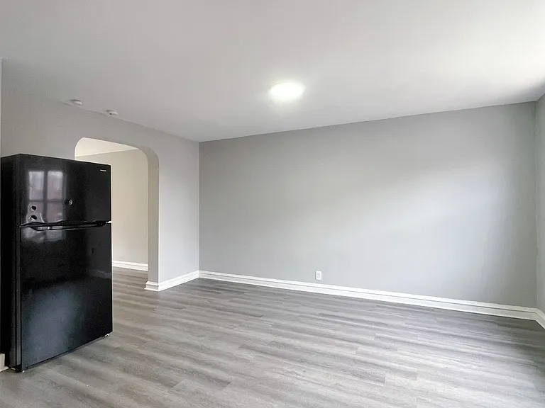 1522 Devereaux Ave — Photo 4