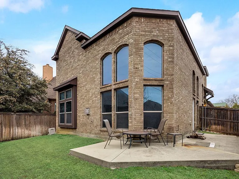 8408 La Fontaine Dr — Photo 6