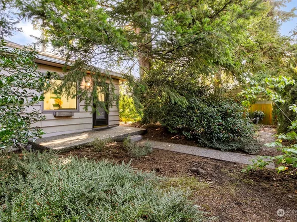 9718 6th Avenue NW, Seattle, WA 98117