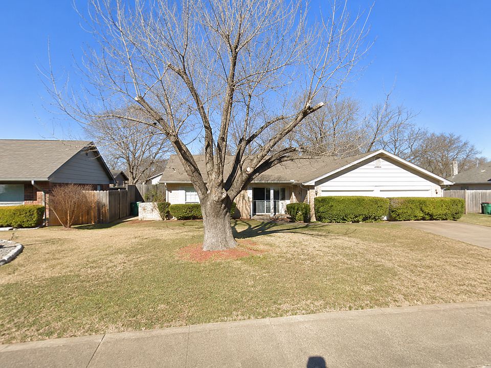 1st image of 735 W Ridge Dr