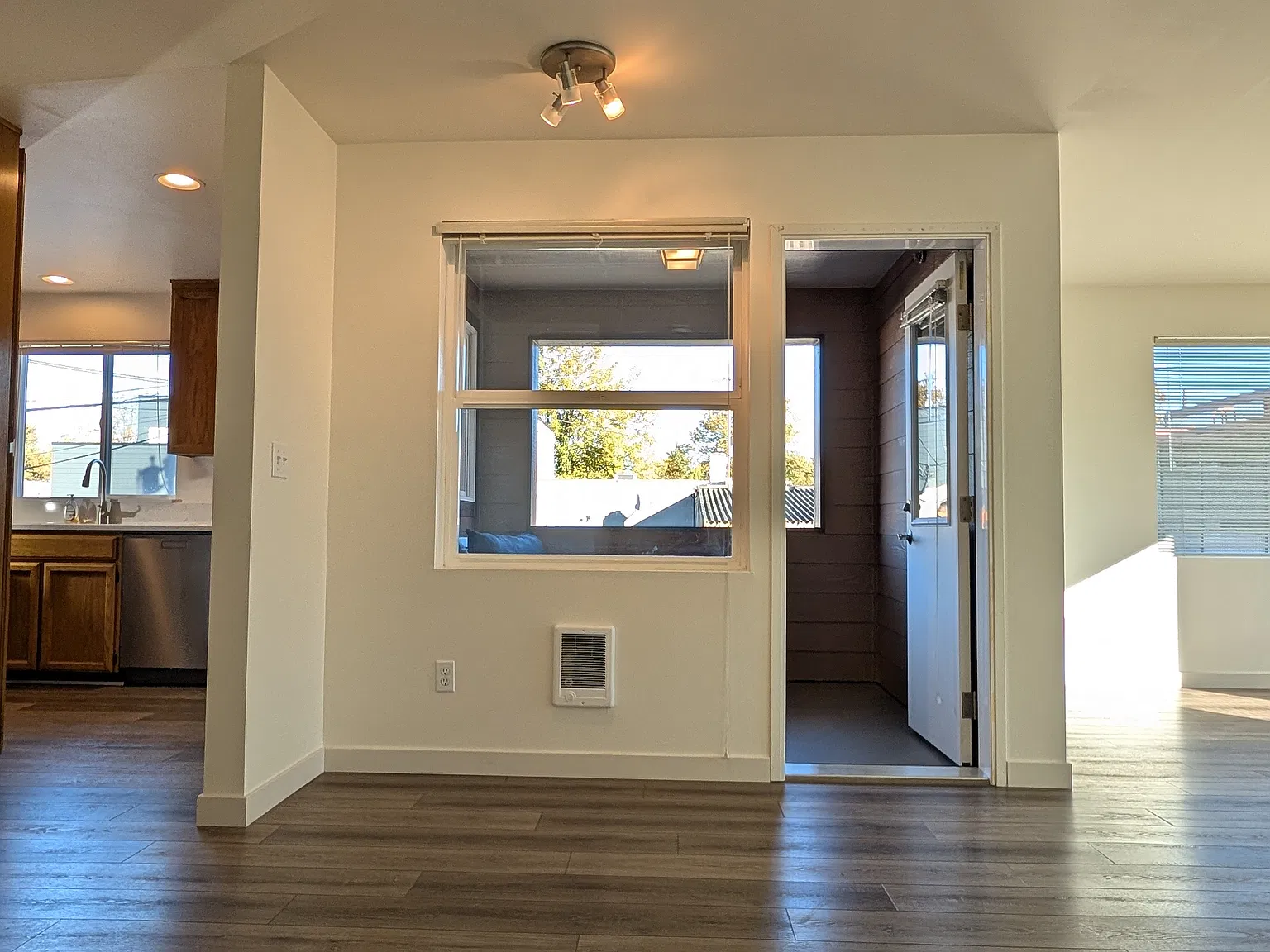 2 bed, 850 sqft, $2,475 — Photo 4