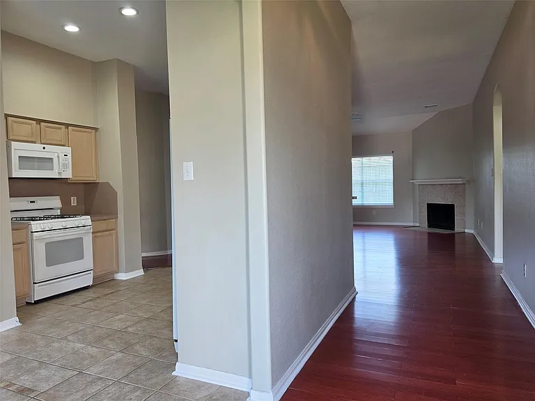 7002 Plaza Del Sol Dr #D — Photo 17