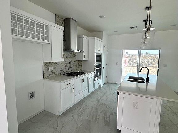 4th image of 15132 Endurance Ave
