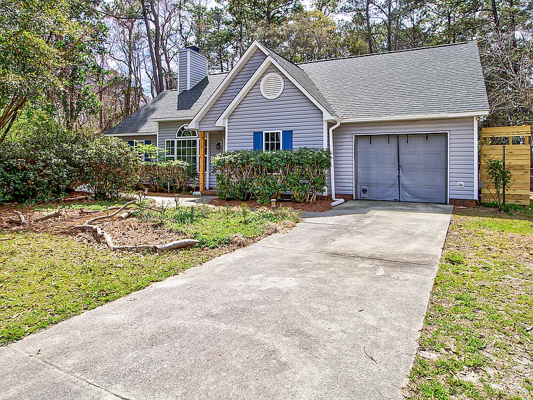 201 Adele Ct — Photo 1