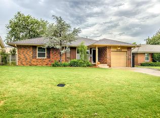 2142 Barclay Rd, The Village, OK 73120