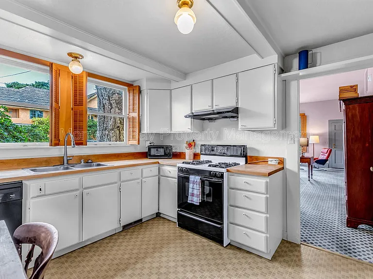 759 Lighthouse Ave — Photo 13