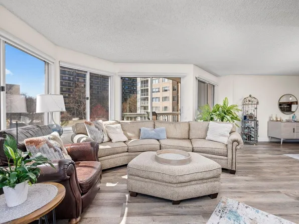 10 Stewart Place #4GE, White Plains, NY 10603