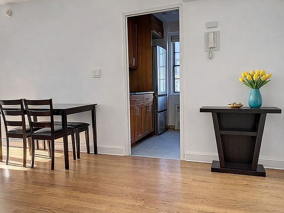 4th image of 132 E 35th St #18A
