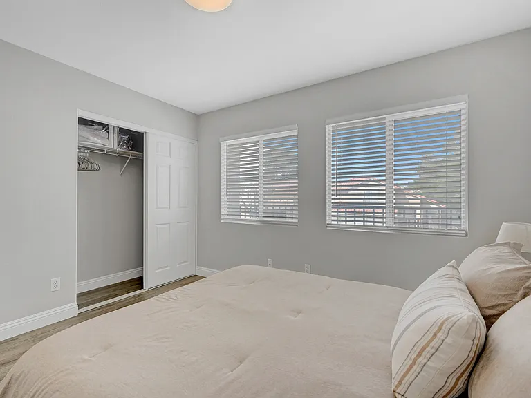 2239 Le Conte Ave — Photo 48