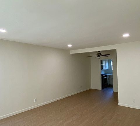 5th image of 1009 W Huntington Dr APT 13