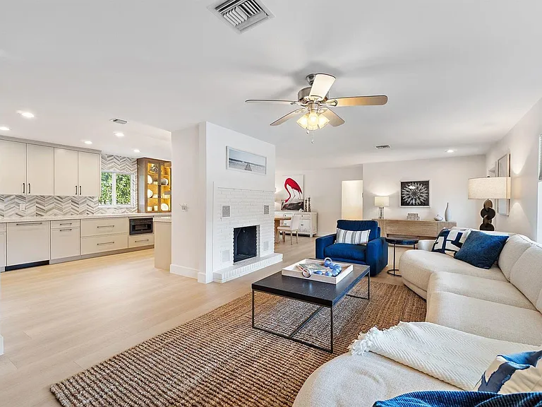 4300 Washington Rd — Photo 1