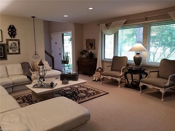 3rd image of 26796 Fairmount Blvd