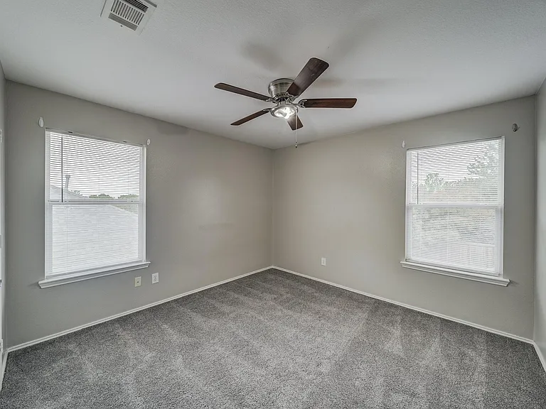 812 Sussex Dr — Photo 13